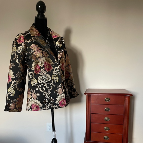 Designer Blazer - Picture 3 of 15